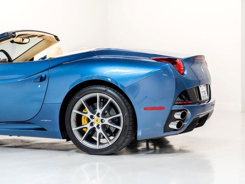Used 2010 Ferrari California image 19