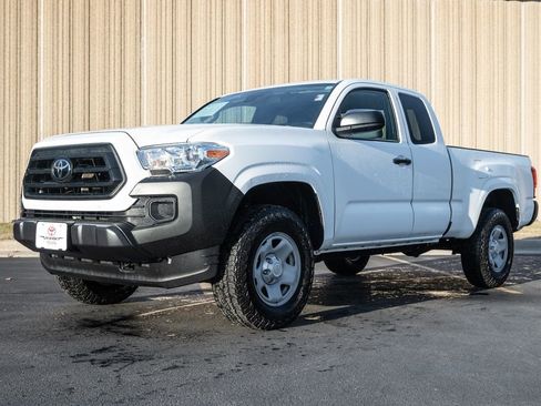 Used 2023 Toyota Tacoma SR image 4