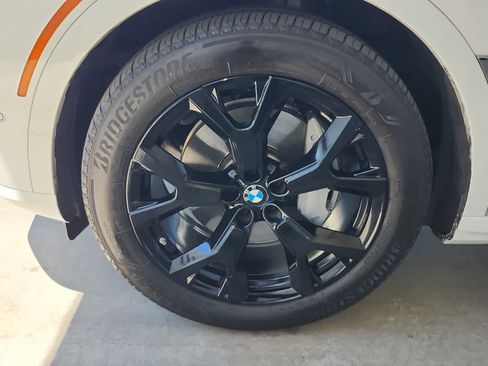 Used 2026 BMW X7 xDrive40i w/ Premium Package AWD/4WD image 7