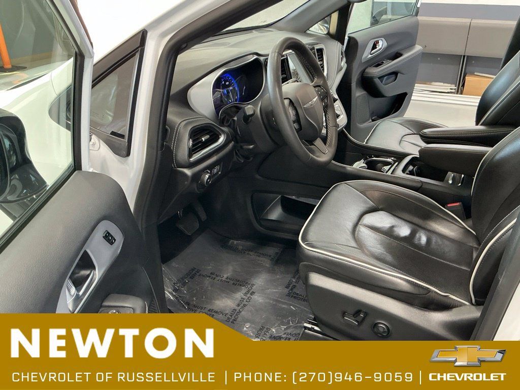 Used 2025 Chrysler Pacifica Limited FWD image 6