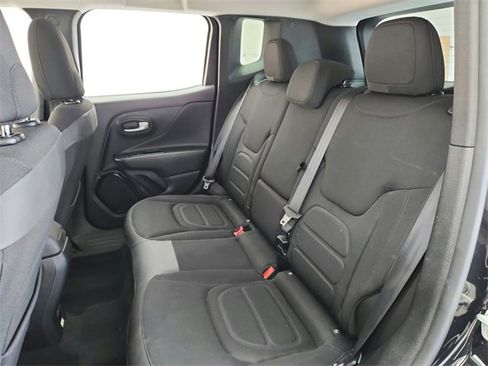 Used 2016 Jeep Renegade Latitude image 15