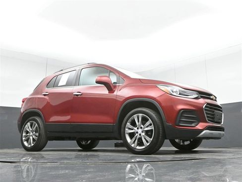 Used 2020 Chevrolet Trax LT w/ Driver Confidence Package image 31
