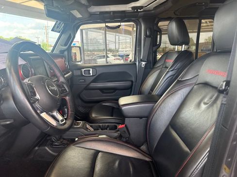 Used 2018 Jeep Wrangler Unlimited Rubicon w/ Dual Top Group AWD/4WD image 11