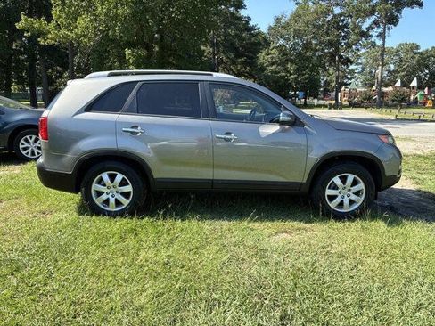 Used 2012 Kia Sorento LX w/ Convenience Pkg FWD image 2