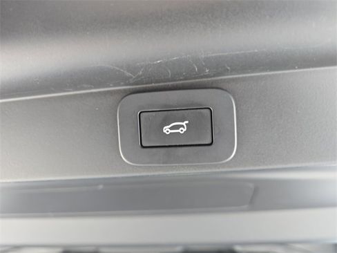 Used 2024 Land Rover Range Rover Long Wheelbase Autobiography image 14