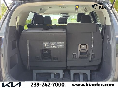 Used 2024 Kia Carnival LX FWD image 10