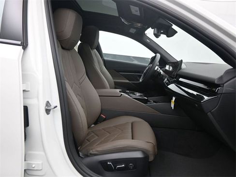 New 2024 BMW 530i w/ M Sport Package image 31