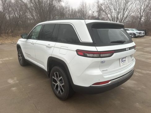 Used 2025 Jeep Grand Cherokee Limited image 9