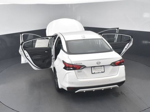 New 2025 Nissan Versa SV w/ Trunk Package FWD image 22