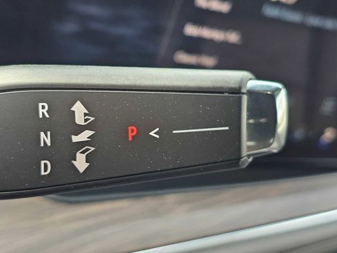 Used 2025 Chevrolet Suburban Z71 image 33