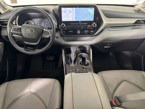 Used 2022 Toyota Highlander Limited FWD image 25
