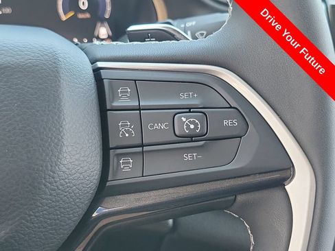 Used 2023 Jeep Grand Cherokee L Laredo RWD image 6