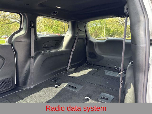 New 2027 Chrysler Pacifica Select FWD image 10