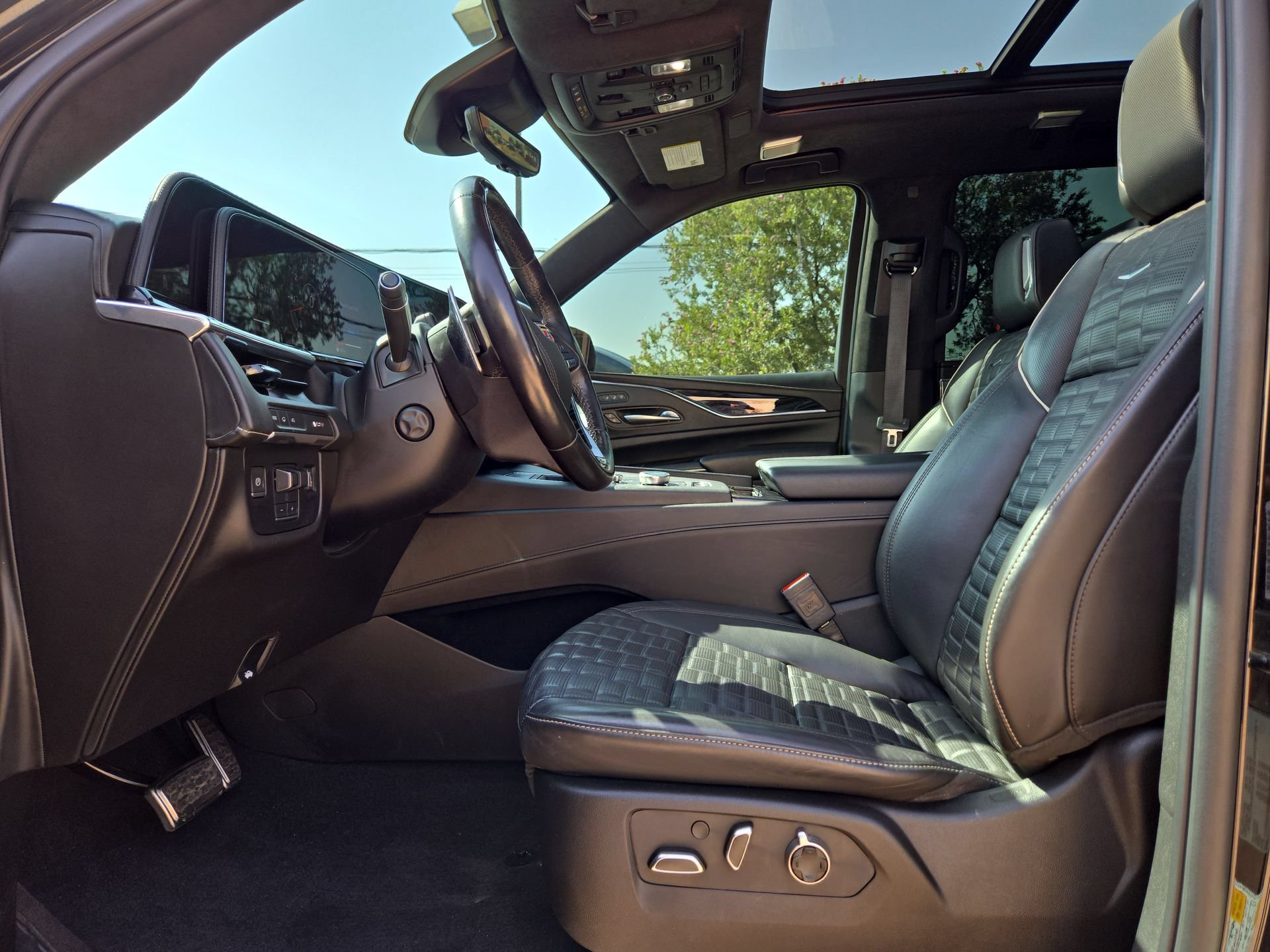 Certified 2023 Cadillac Escalade V w/ LPO, ONYX Package AWD/4WD image 16