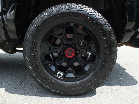 Used 2025 Toyota Tacoma TRD Pro AWD/4WD image 10