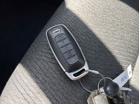 Used 2025 Nissan Rogue SV image 21