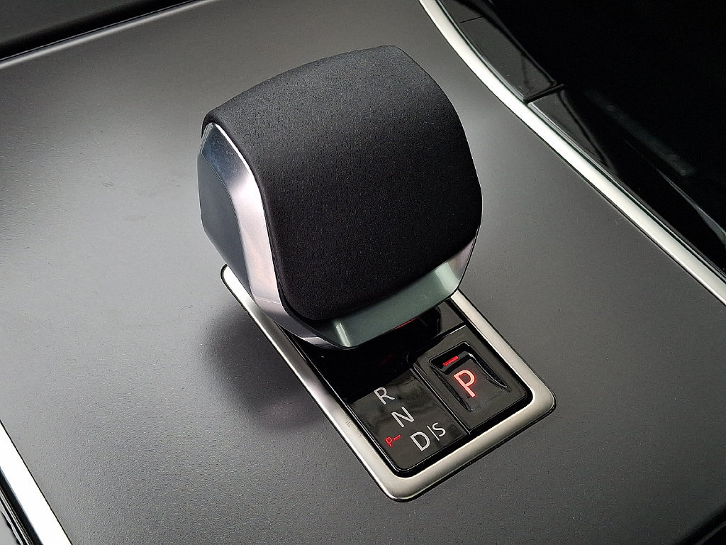 New 2026 Land Rover Range Rover Velar S AWD/4WD image 13
