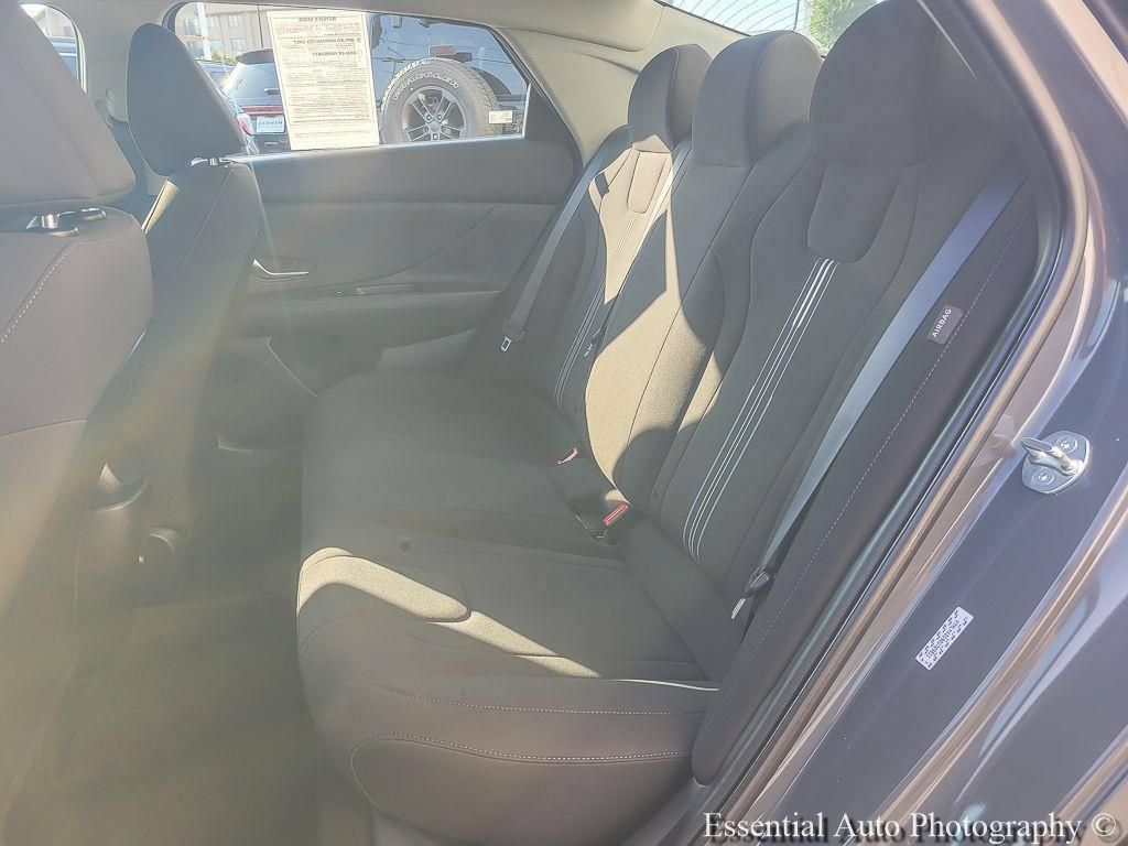 Used 2024 Hyundai Elantra SEL FWD image 17