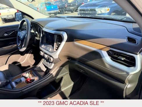 Used 2023 GMC Acadia SLE image 8