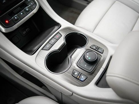 Used 2023 GMC Acadia SLT w/ Preferred Package image 32