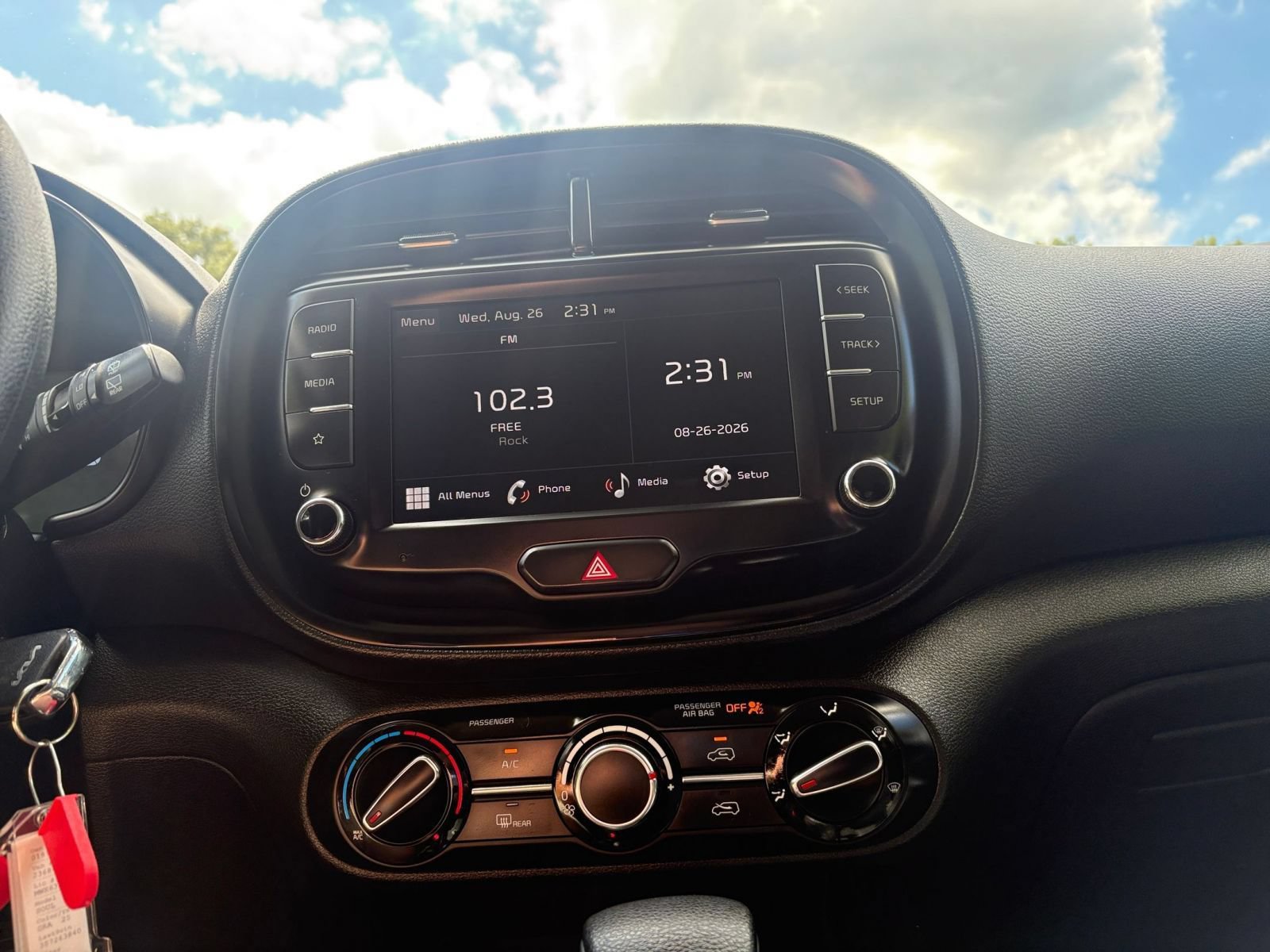 Used 2025 Kia Soul LX w/ LX Technology Package FWD image 16