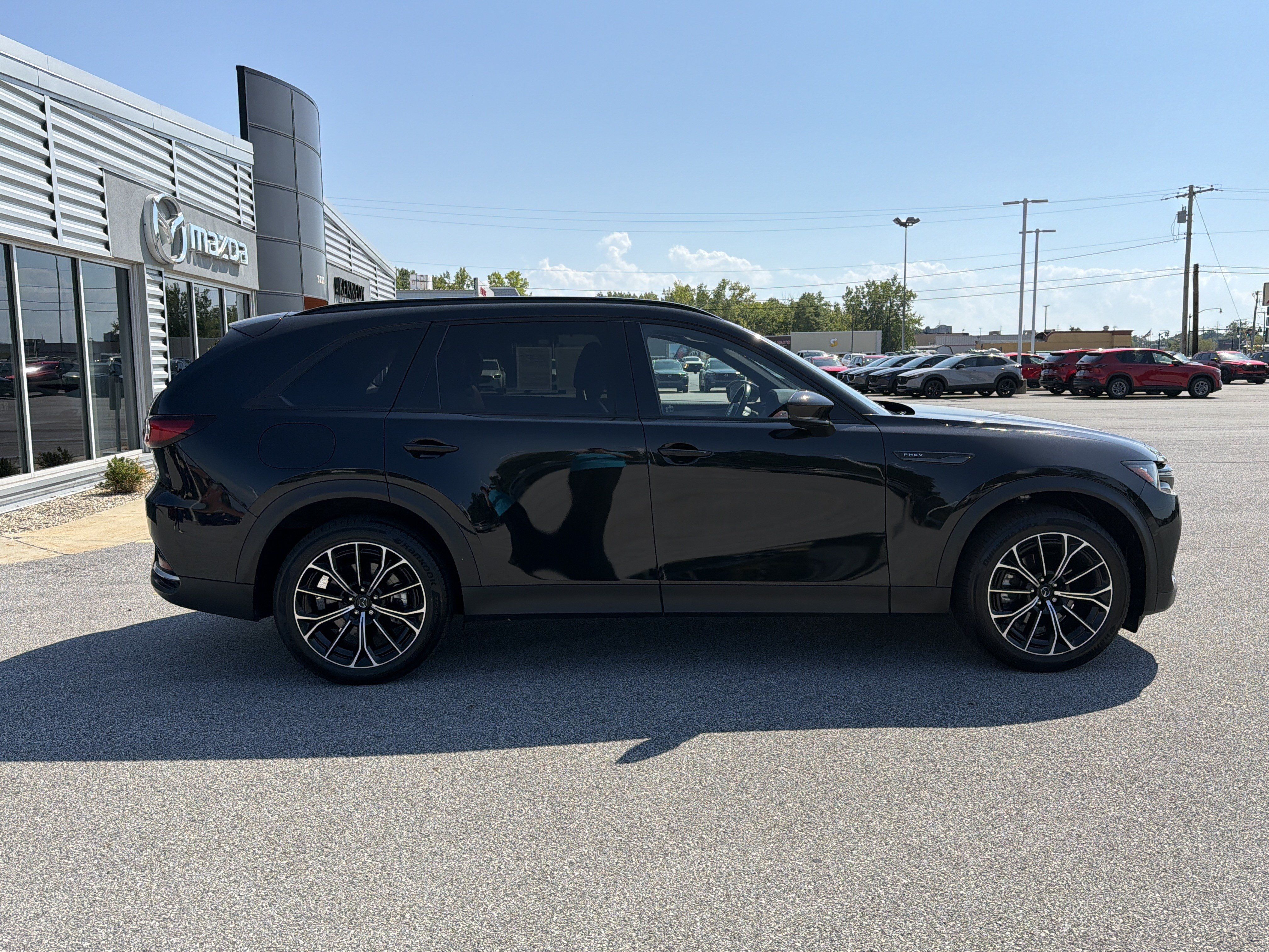 Certified 2025 MAZDA CX-70 Plug-In Hybrid w/ Premium Plus AWD/4WD image 2
