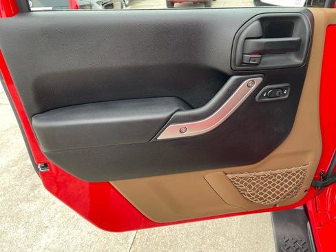 Used 2015 Jeep Wrangler Sahara image 22