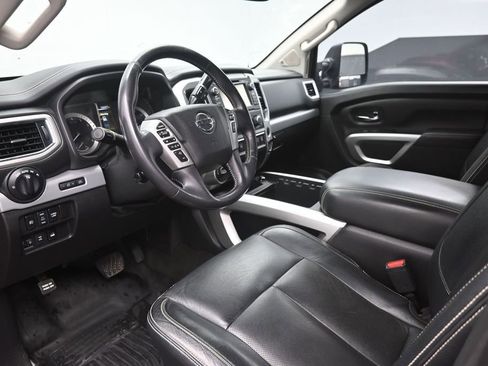Used 2018 Nissan Titan PRO-4X w/ Pro-4x Convenience Package AWD/4WD image 19