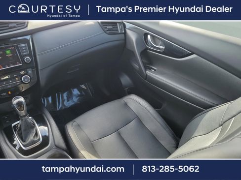 Used 2019 Nissan Rogue SL w/ Premium Package image 14