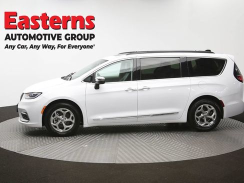 Used 2023 Chrysler Pacifica Limited FWD image 62