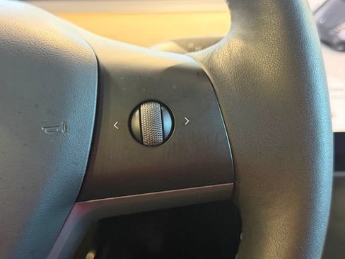 Used 2023 Tesla Model Y Long Range AWD/4WD image 25
