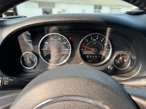 Used 2017 Jeep Wrangler Unlimited Sahara w/ Connectivity Group image 34