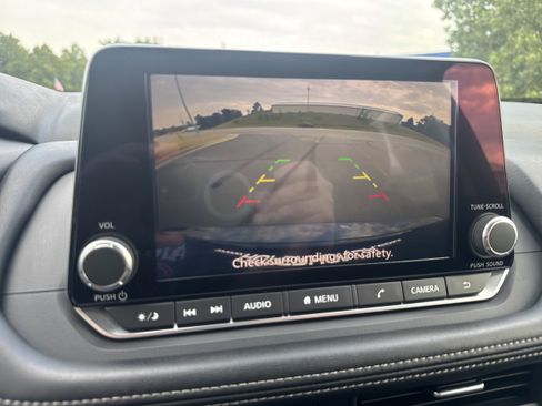 Used 2024 Nissan Rogue SV FWD image 18