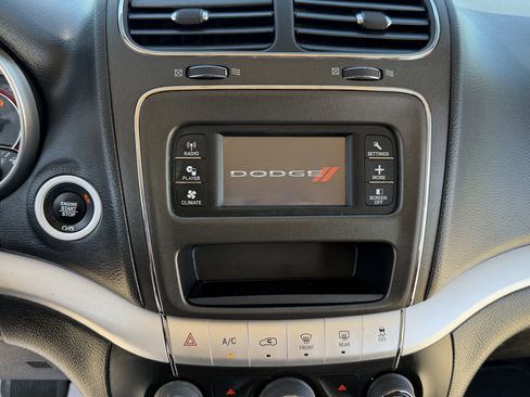 Used 2018 Dodge Journey SE w/ Connectivity Group FWD image 18