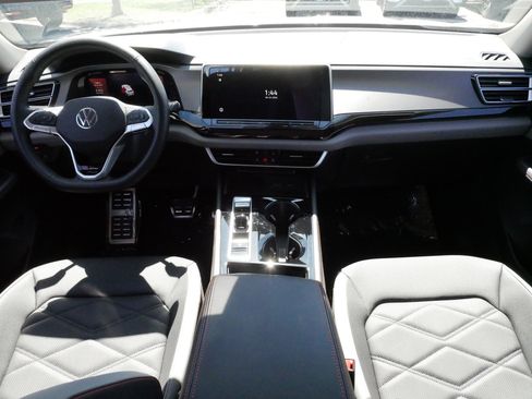 Certified 2025 Volkswagen Atlas Peak Edition SE AWD/4WD image 10