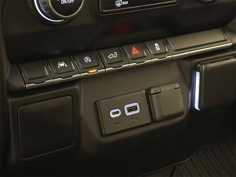 Used 2022 Chevrolet Silverado 1500 Custom image 26