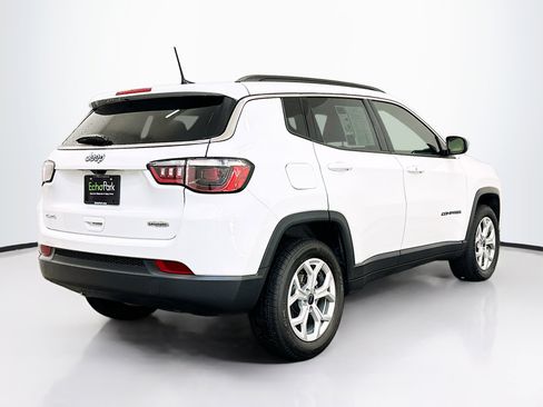 Used 2025 Jeep Compass Latitude image 9