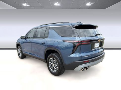 Certified 2025 Chevrolet Traverse LT w/ Enhanced Driving Package FWD image 3