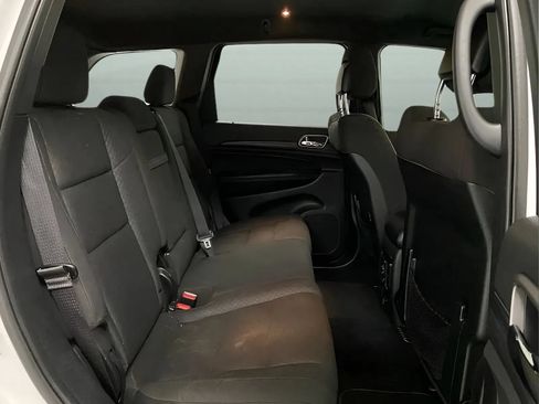 Used 2020 Jeep Grand Cherokee Laredo RWD image 13