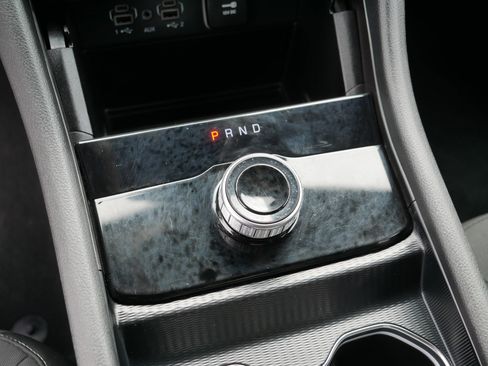 Used 2023 Jeep Grand Cherokee Laredo image 24