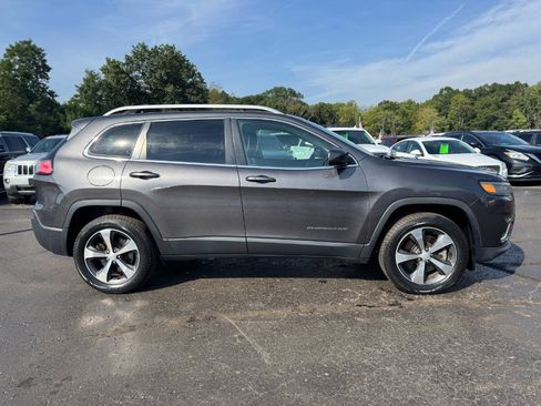 Used 2019 Jeep Cherokee Limited AWD/4WD image 6
