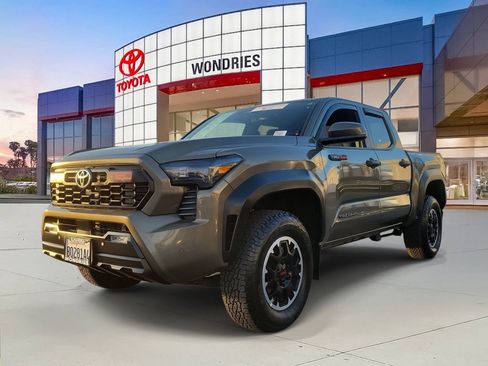 Used 2024 Toyota Tacoma TRD Sport image 2