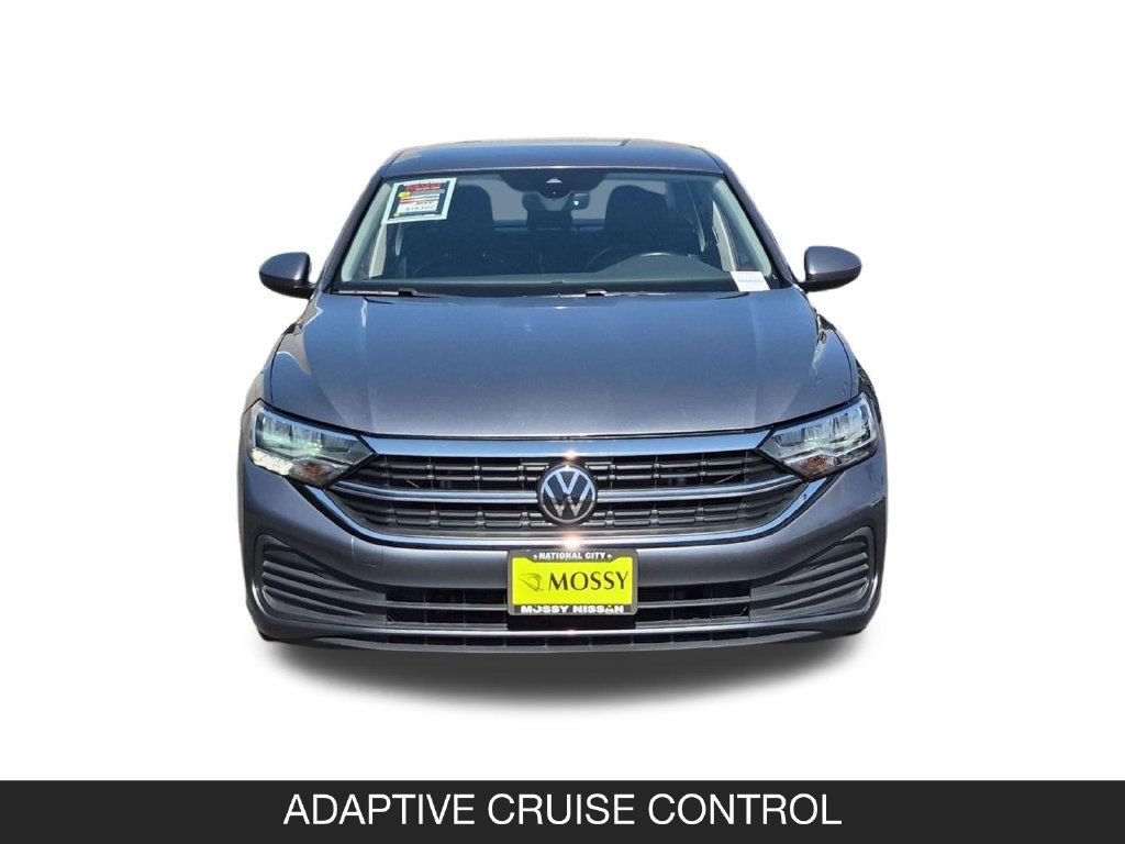 Used 2024 Volkswagen Jetta SE FWD image 4