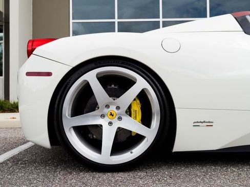 Used 2014 Ferrari 458 Spider image 10
