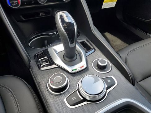 New 2023 Alfa Romeo Giulia Sprint image 8