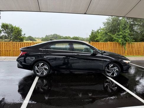 Used 2024 Hyundai Elantra Limited FWD image 4