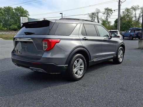 Used 2021 Ford Explorer XLT w/ Equipment Group 202A image 9