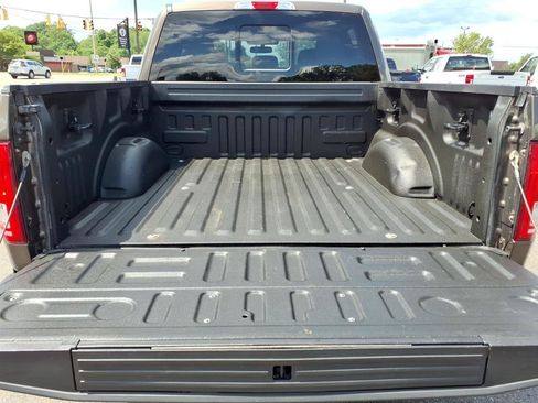 Used 2017 Ford F150 XLT w/ Equipment Group 302A Luxury AWD/4WD image 14