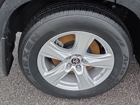 Used 2024 Toyota Highlander LE image 7