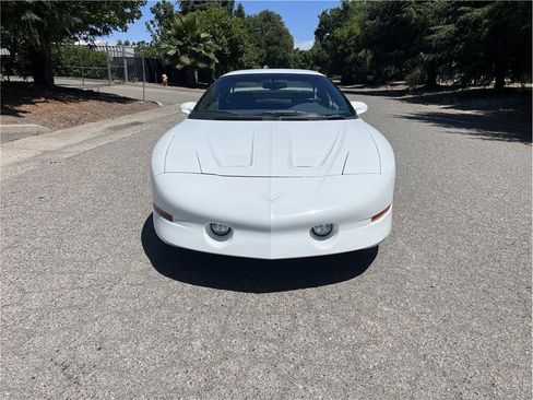 Used 1993 Pontiac Firebird Coupe RWD image 2
